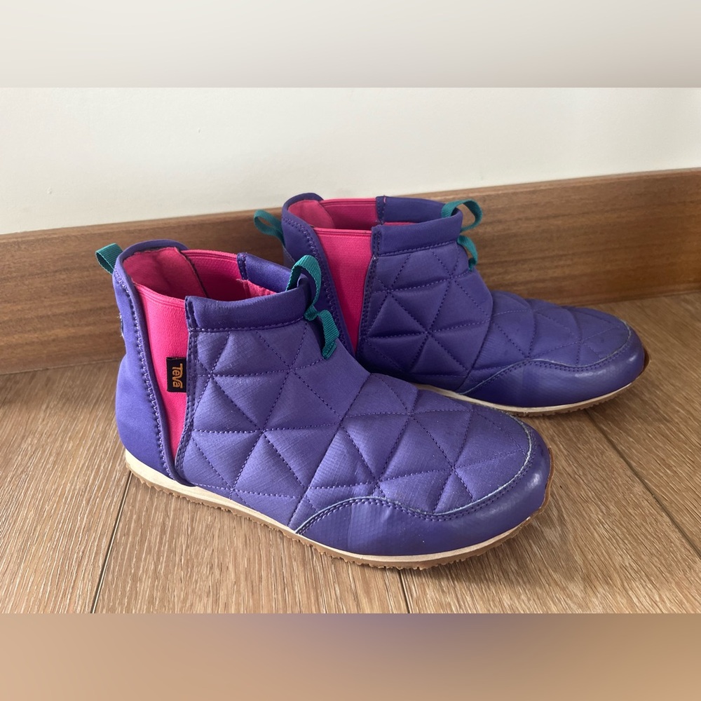 Teva Ember girl's purple hiking mid ankle boot size 5
